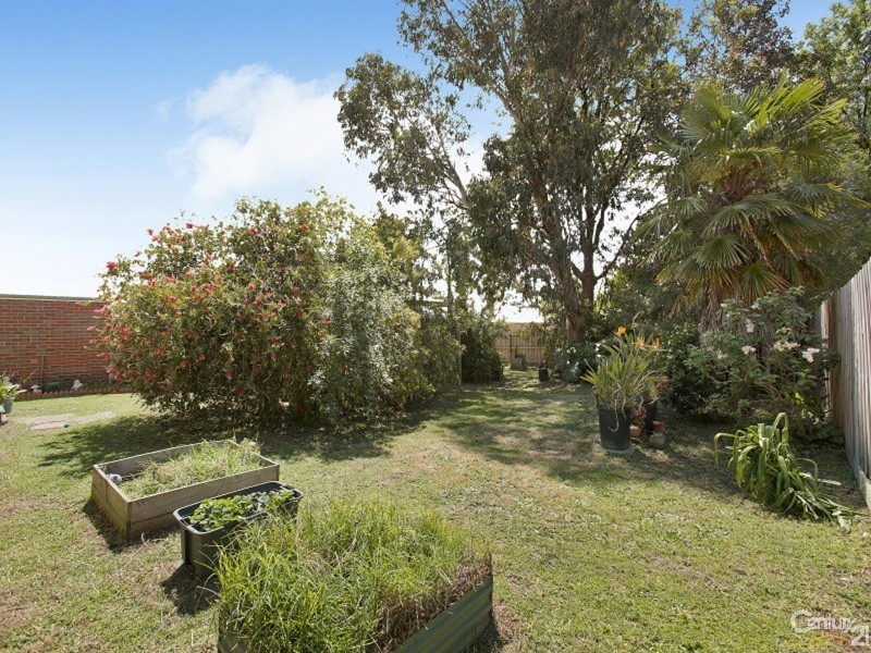 11 Koonalda Grove, Dandenong North VIC 3175