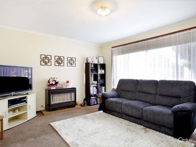 2/1 Lesley Grove, Noble Park VIC 3174