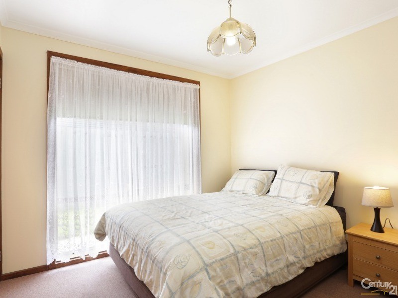 2/1 Lesley Grove, Noble Park VIC 3174