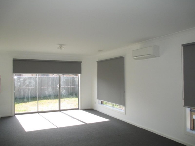 15 Birdwell Drive, Cranbourne East VIC 3977