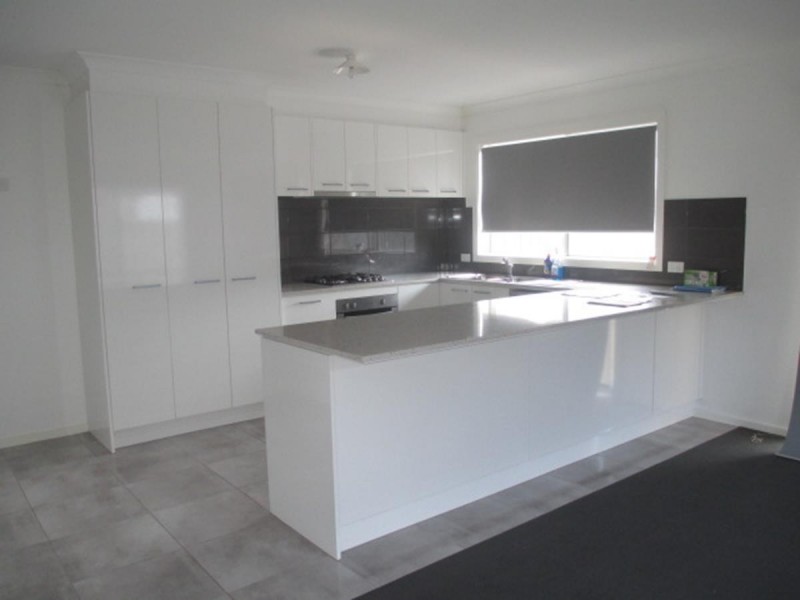 15 Birdwell Drive, Cranbourne East VIC 3977