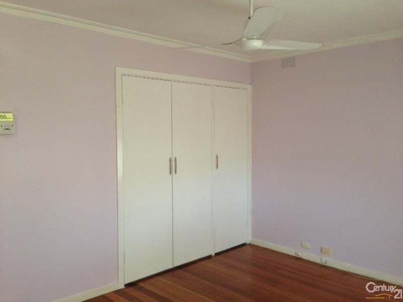 13 Brady Avenue, Clayton South VIC 3169