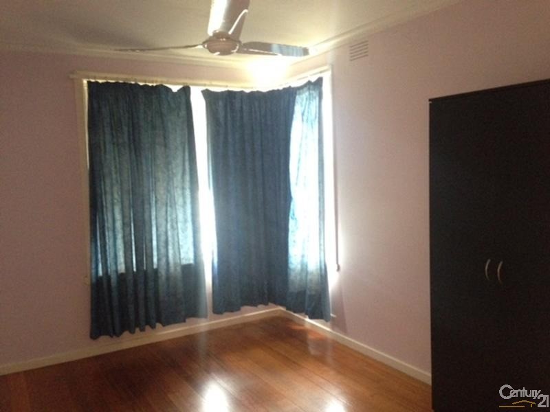 13 Brady Avenue, Clayton South VIC 3169