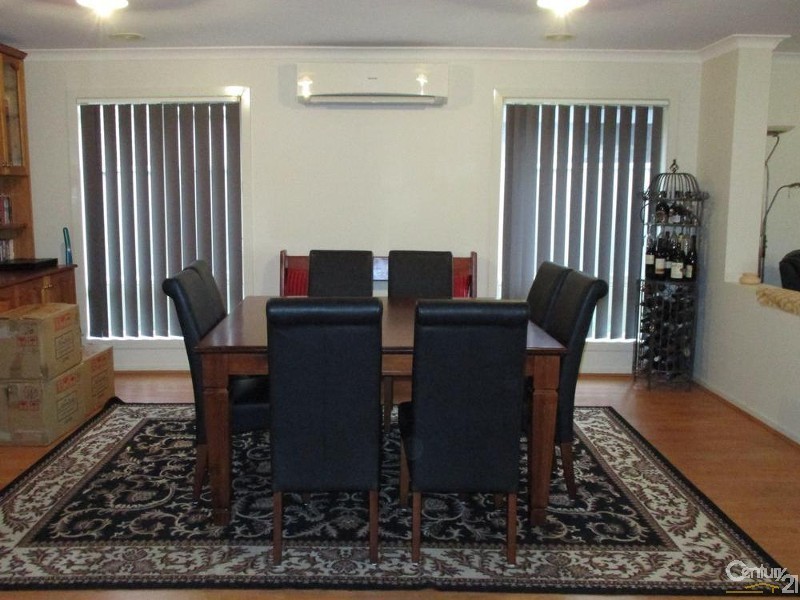 10 Northumbria Street, Cranbourne East VIC 3977