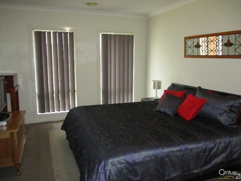 10 Northumbria Street, Cranbourne East VIC 3977