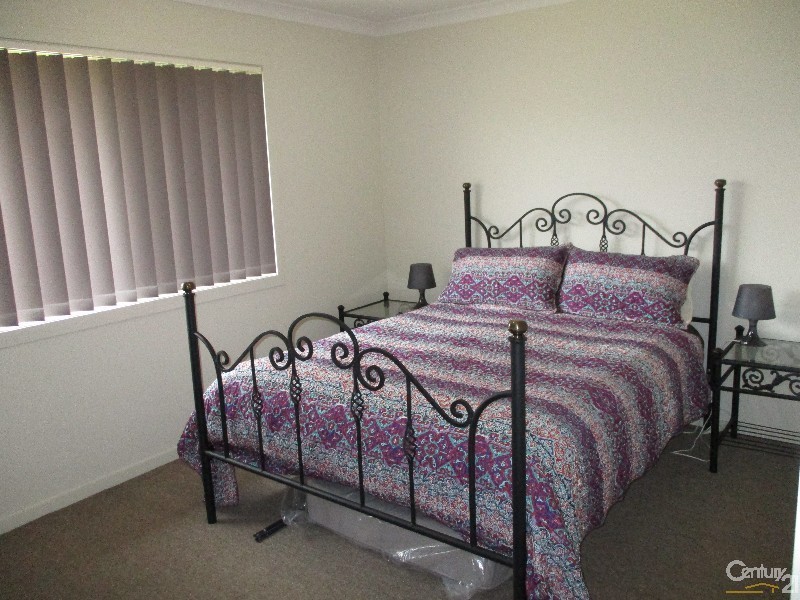 10 Northumbria Street, Cranbourne East VIC 3977