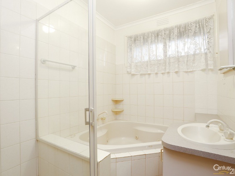 6 Wyuna Drive, Noble Park VIC 3174