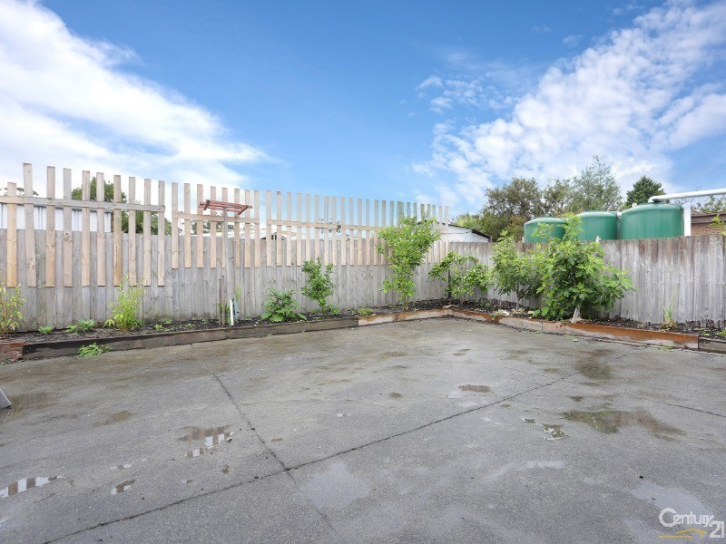 17 Hume Road, Springvale South VIC 3172