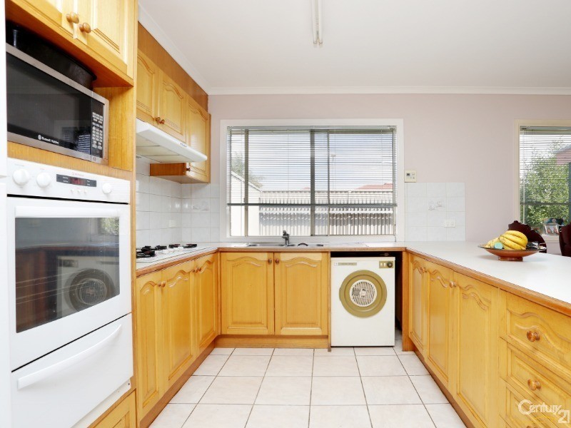 28 Hennessy Way, Dandenong North VIC 3175
