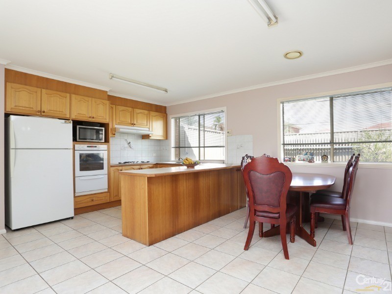 28 Hennessy Way, Dandenong North VIC 3175