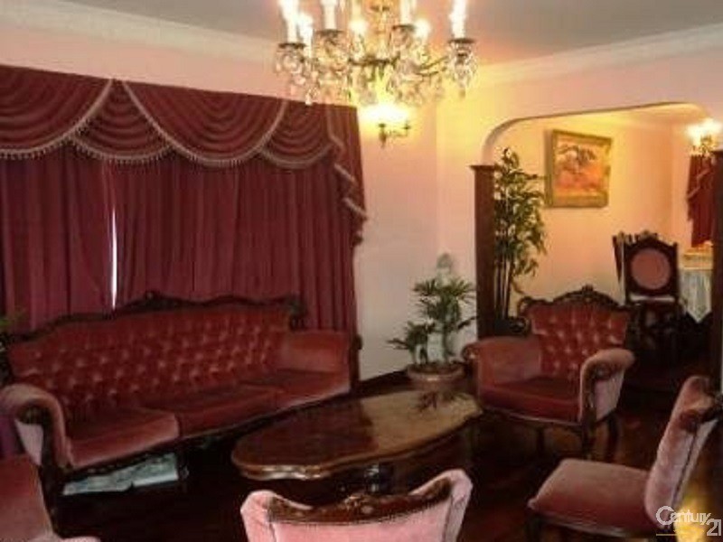 37 Holmbury Boulevard, Mulgrave VIC 3170