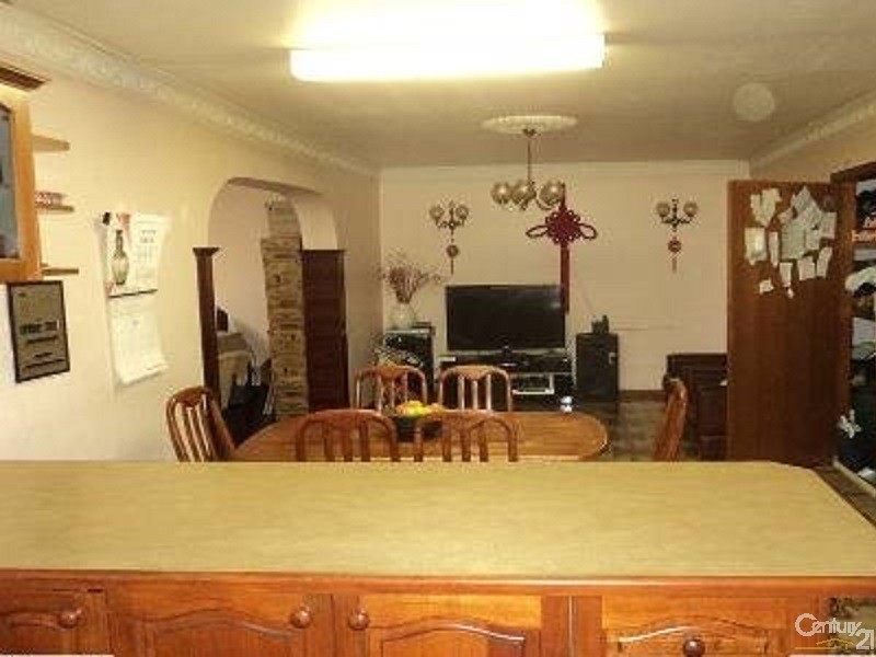 37 Holmbury Boulevard, Mulgrave VIC 3170