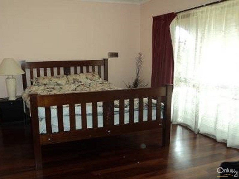 37 Holmbury Boulevard, Mulgrave VIC 3170