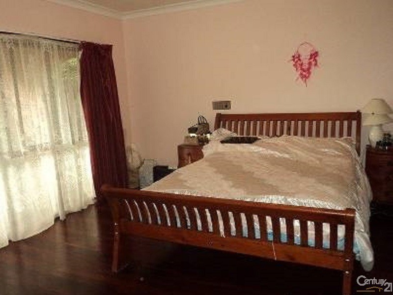 37 Holmbury Boulevard, Mulgrave VIC 3170