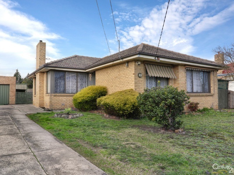 13 Leeside Street, Dandenong North VIC 3175