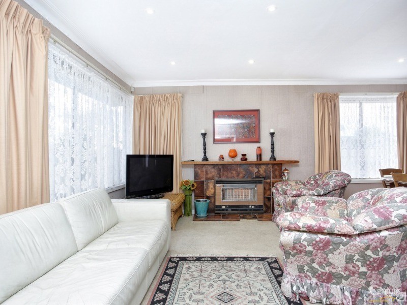 13 Leeside Street, Dandenong North VIC 3175