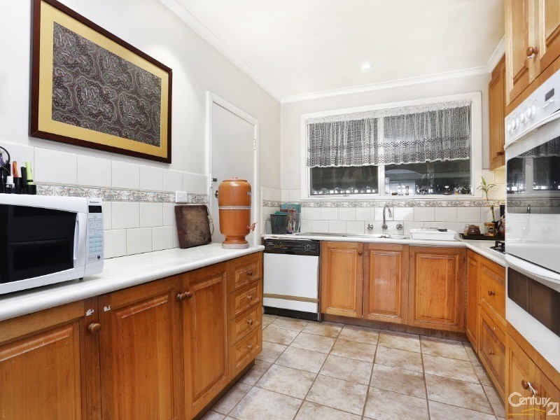 13 Leeside Street, Dandenong North VIC 3175