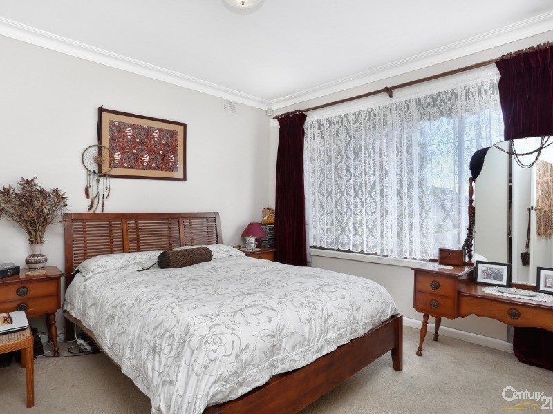 13 Leeside Street, Dandenong North VIC 3175