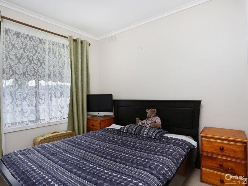 13 Leeside Street, Dandenong North VIC 3175