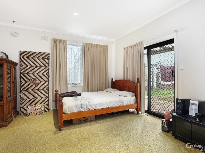 13 Leeside Street, Dandenong North VIC 3175