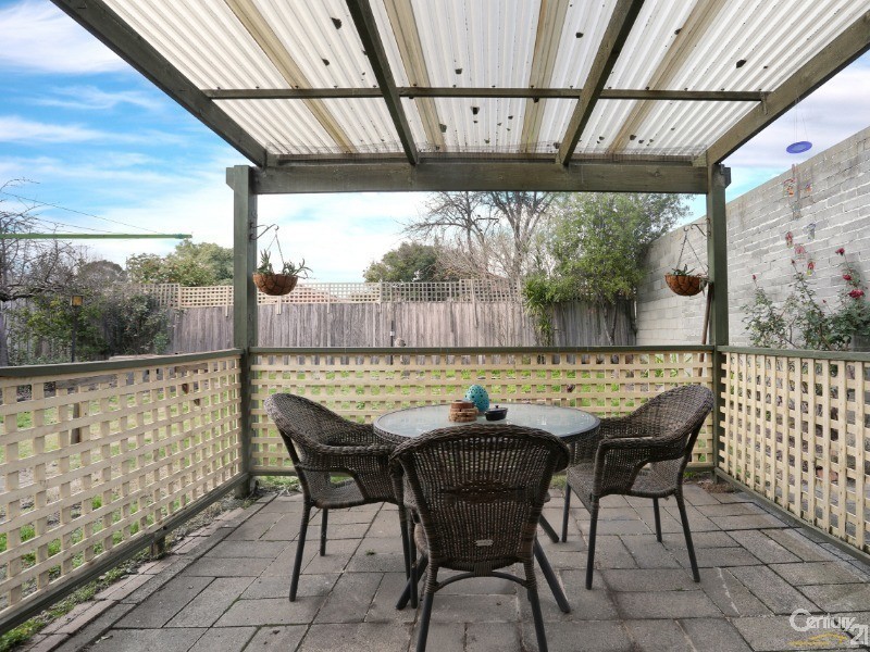 13 Leeside Street, Dandenong North VIC 3175