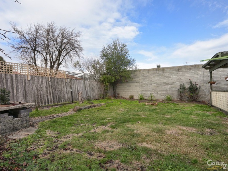 13 Leeside Street, Dandenong North VIC 3175