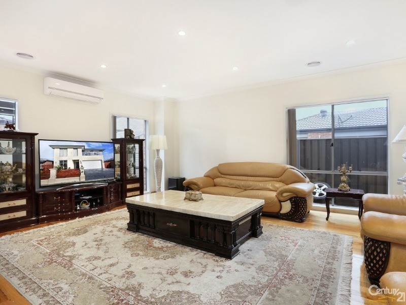 7 Hermes Avenue, Cranbourne West VIC 3977