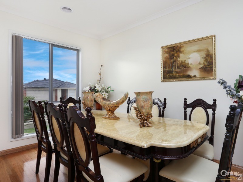 7 Hermes Avenue, Cranbourne West VIC 3977