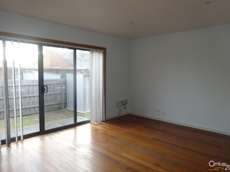 2/43 Paterson Road, Springvale South VIC 3172