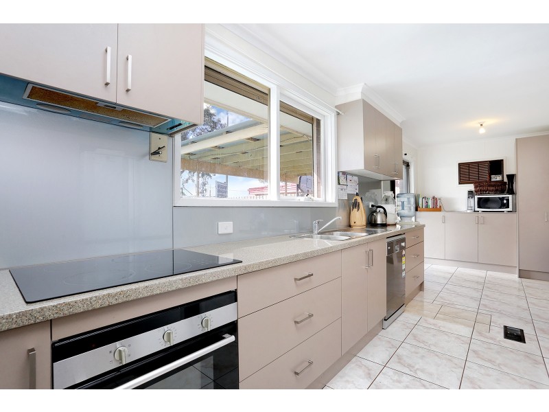 15 Bundeena Ave, Keysborough VIC 3173