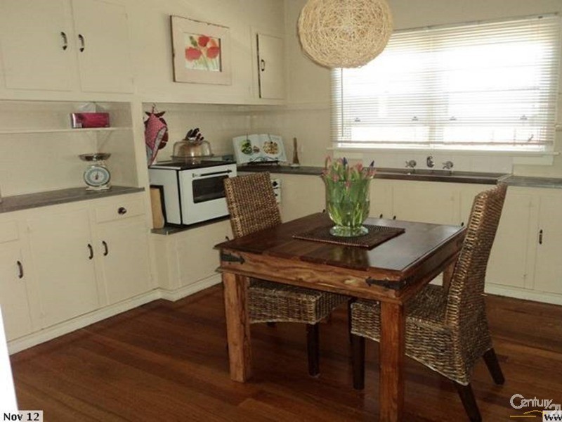 24 Lee Avenue, Springvale VIC 3171