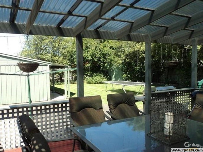 24 Lee Avenue, Springvale VIC 3171