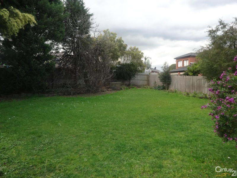 6 McKay Court, Dandenong North VIC 3175