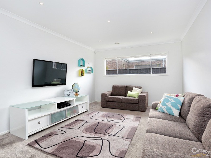 12 Lumina Ave, Cranbourne North VIC 3977