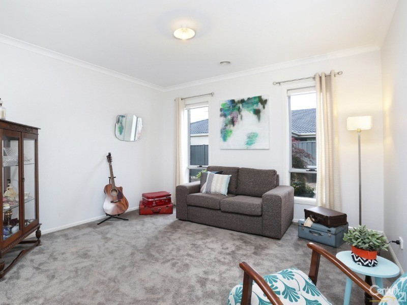 12 Lumina Ave, Cranbourne North VIC 3977