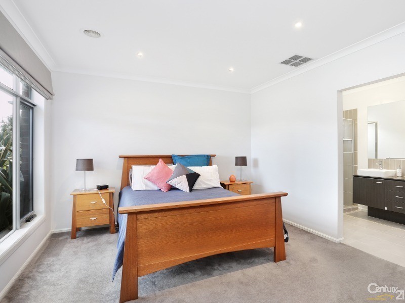 12 Lumina Ave, Cranbourne North VIC 3977