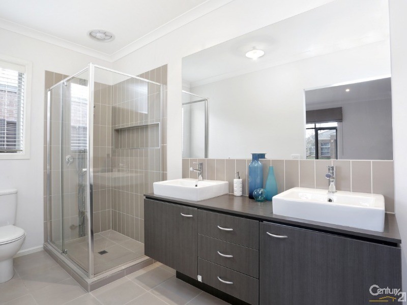 12 Lumina Ave, Cranbourne North VIC 3977