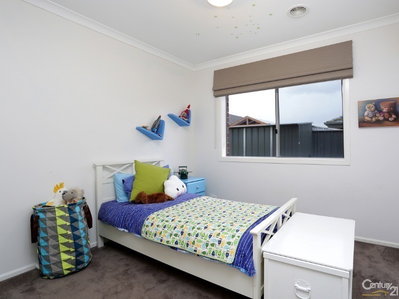 12 Lumina Ave, Cranbourne North VIC 3977