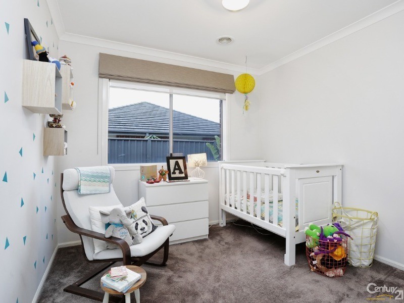 12 Lumina Ave, Cranbourne North VIC 3977