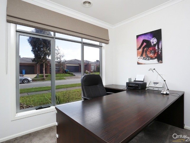 12 Lumina Ave, Cranbourne North VIC 3977