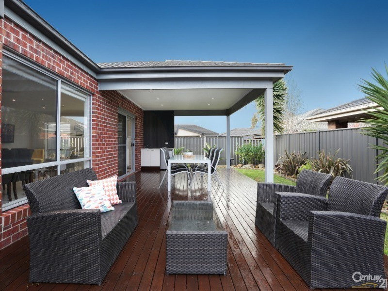 12 Lumina Ave, Cranbourne North VIC 3977
