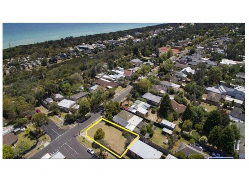 99 Kananook Ave, Seaford VIC 3198