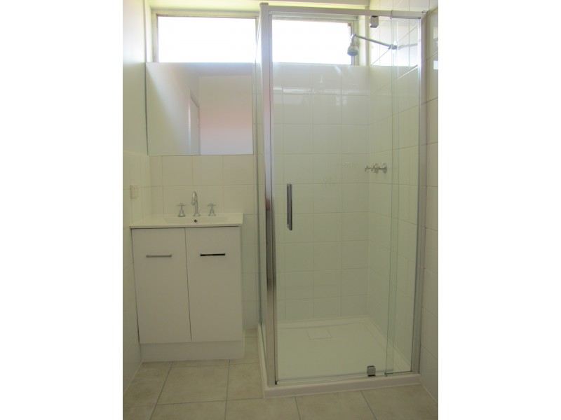 2/33 Gladstone Road, Dandenong VIC 3175