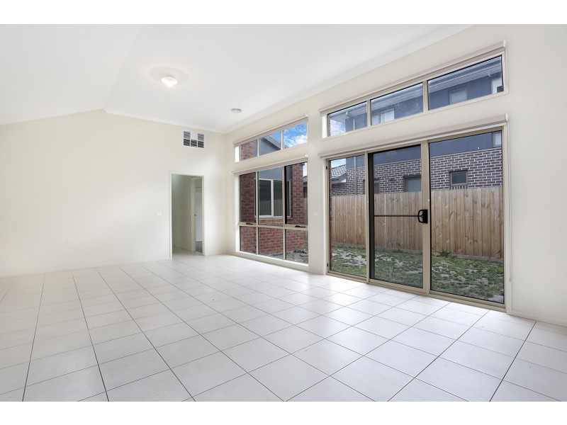3 Waterfront Way, Keysborough VIC 3173