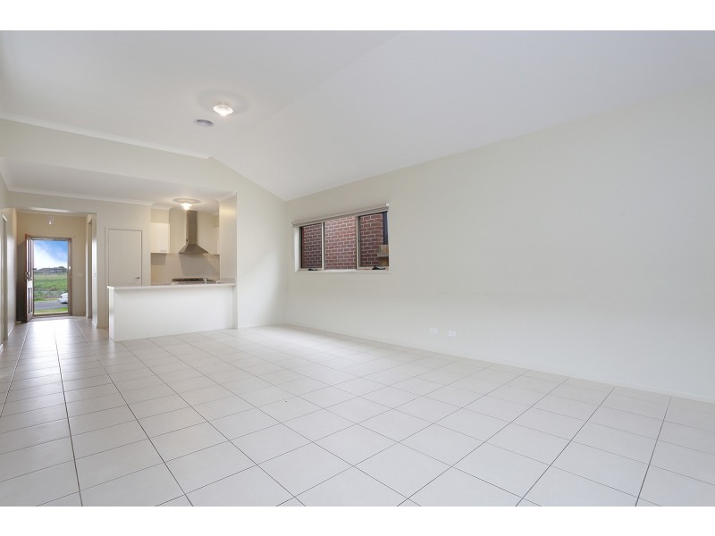 3 Waterfront Way, Keysborough VIC 3173