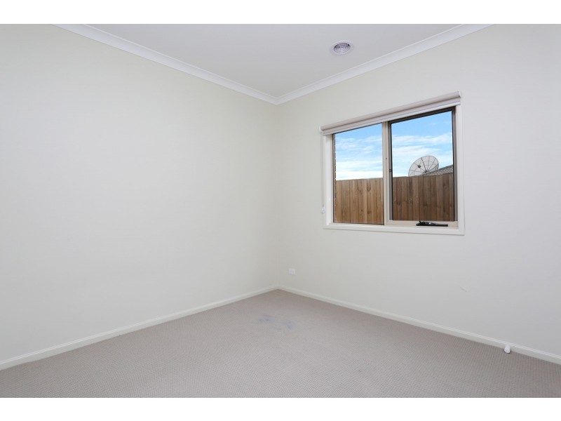 3 Waterfront Way, Keysborough VIC 3173