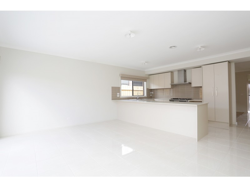 20 Chevrolet Road, Cranbourne East VIC 3977