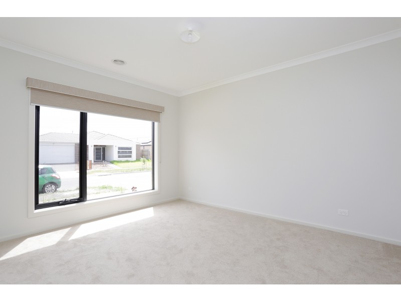 20 Chevrolet Road, Cranbourne East VIC 3977