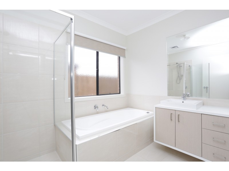 20 Chevrolet Road, Cranbourne East VIC 3977