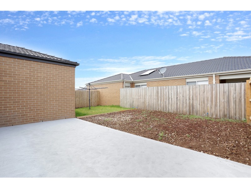 20 Chevrolet Road, Cranbourne East VIC 3977